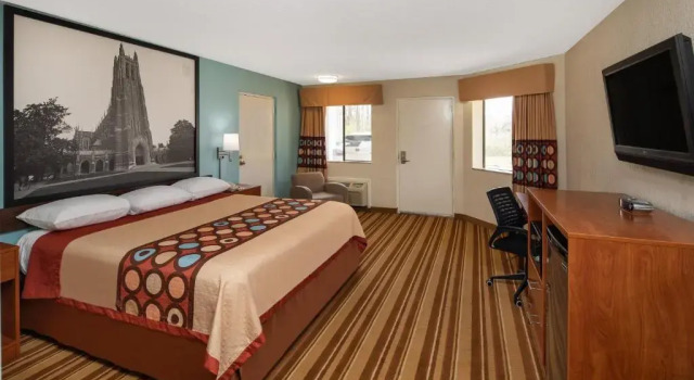 Номер Standard Super 8 by Wyndham Burlington NC