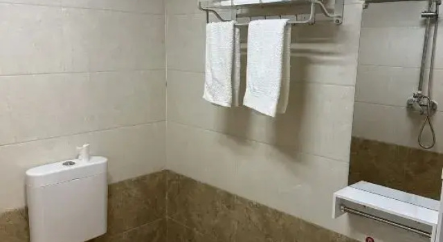 Li County Shi'an Homestay, Prenota Hotel Hotel a Ngawa con parcheggio, Parcheggio