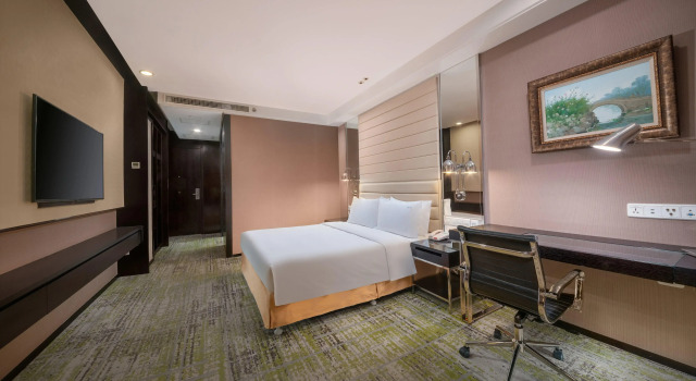 Holiday Inn Beijing Focus Square by IHG
