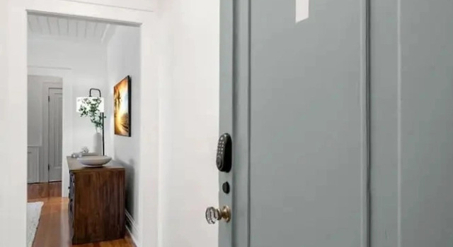 Коттедж The Adaline 1 Luxury Hyde Park Apt Near Bayshore