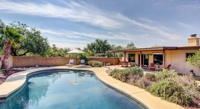 Stylish Tucson Home w/ Patio & Private Pool!, Забронировать Дом для отпуска Тусон штат Аризона