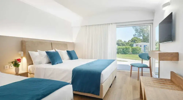 Четырёхместный семейный номер Standard Comer Kinetta Beach