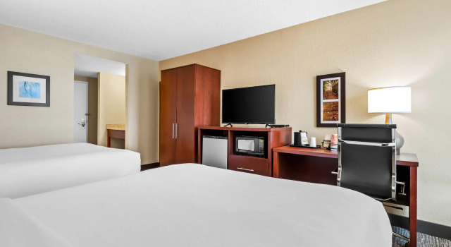 Четырёхместный номер Standard Comfort Inn Chambersburg North