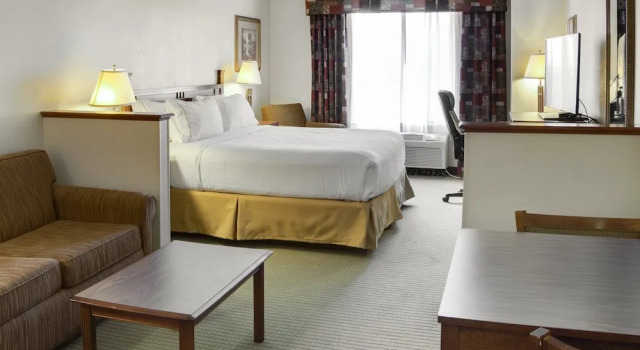 Двухместный люкс Holiday Inn Express & Suites Jacksonville by IHG