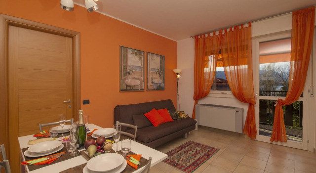 Casa Fiorita Pool and Lake, Prenota Hotel Leggiuno Lombardia