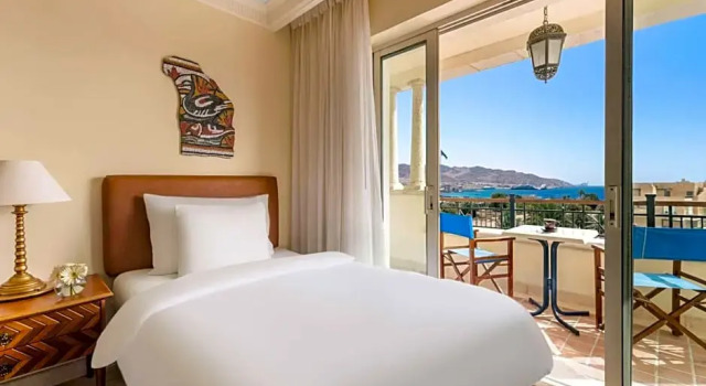 Номер Superior с видом на море Mövenpick Resort & Residences Aqaba