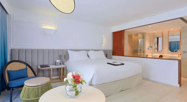Двухместный номер с балконом или террасой Luxury с видом на море и на сад Sofitel Mauritius LImperial Resort & Spa