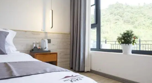 Люкс Deluxe Oak red homestay