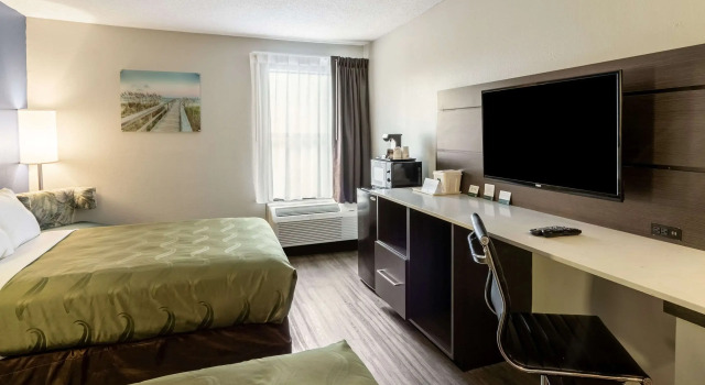 Четырёхместный номер Standard Quality Inn near MCAS Cherry Point