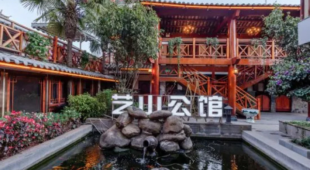 Yishan Mansion Lijiang, Забронировать Отель Лицзян Юньнань, рядом с Улица Сквер-стрит Древнего города Даянь