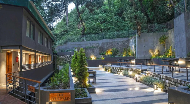 Семейный номер Standard с балконом и с видом на озеро Rosefinch Sarovar Portico Bhimtal