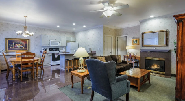 Четырёхместный люкс Luxury Grass Valley Courtyard Suites
