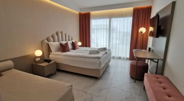 Четырёхместный номер Deluxe Hotel Astoria