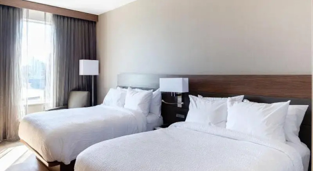 Четырёхместный номер Standard AC Hotel by Marriott Cincinnati at The Banks