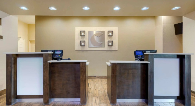 Comfort Inn & Suites Near Six Flags & Medical Center