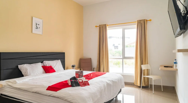 Номер Premium RedDoorz Plus near Teras Kota 3