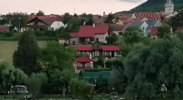 Penzion Nad jezerem, Забронировать Гостевой дом Отели Дольни-Вестонице с парковкой, Парковка