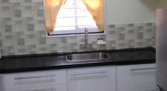 Коттедж 3 Bed House - Sleeps 4 - Parking - Enclosed Garden