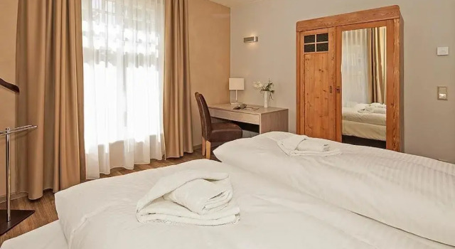 Der Westflügel Ritter Dietrich WF-47, Book Hotel Stolpe auf Usedom Usedom