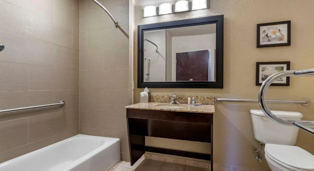 Четырёхместный номер Standard Comfort Inn Bentonville - Crystal Bridges