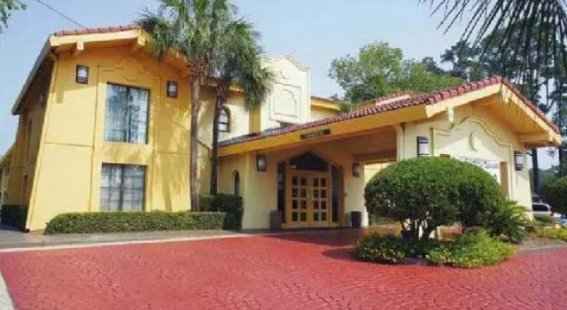 Четырёхместный номер Standard La Quinta Inn by Wyndham Savannah Midtown