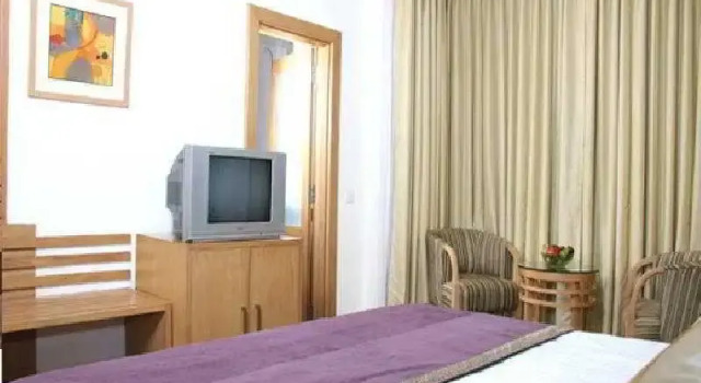 Dolphinn Just Like Home, Забронировать Отель Отели Нью-Дели с парковкой, Парковка