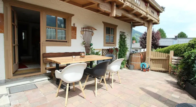 Апартаменты Classic Peaceful Apartment in Salzburg Near Ski Area