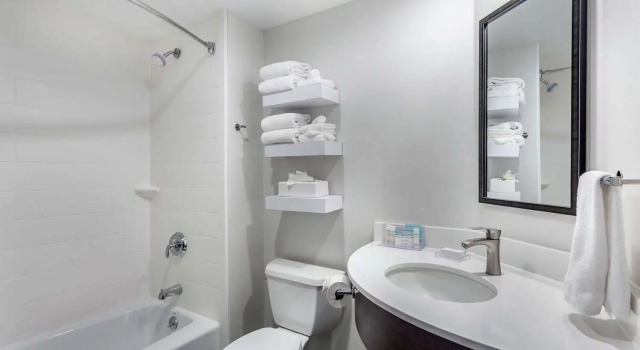 Номер Standard Hampton Inn Milwaukee Airport