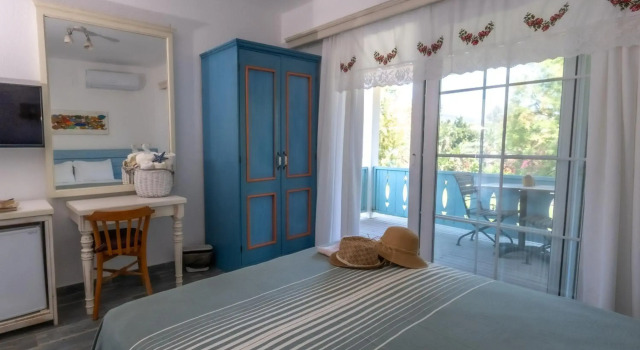 Kefi Beach and Suites