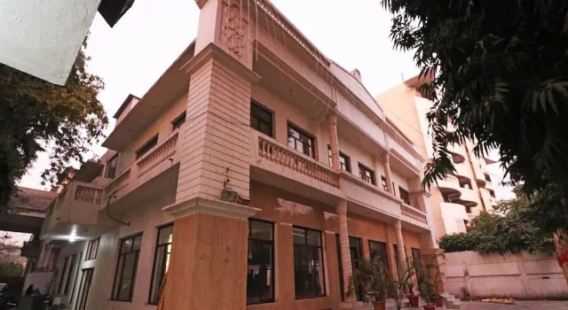 Oyo 26657 Vrindaban Guest House, Забронировать Гостевой дом Гостевые дома Чарбагх, Гостевой дом