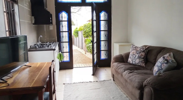 Charming Studio Oasis Close to Life Bedford Gardens Hospital, Boek Appartement Johannesburg Gauteng