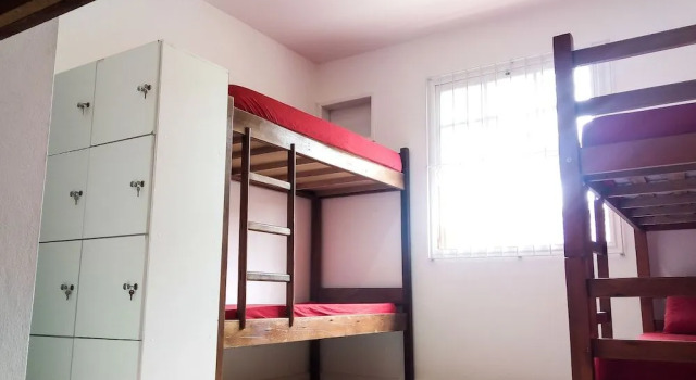 Pequi hostel, Забронировать Хостел Lagoa da Conceicao Флорианополис, рядом с Conceição Pond