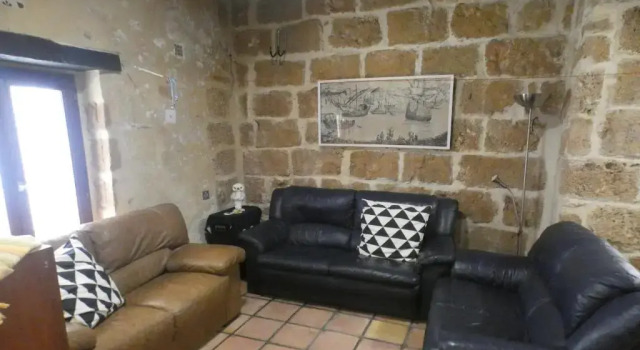 No.5b - Lovely Studio Apt with A/C in the Centre of the Old Town