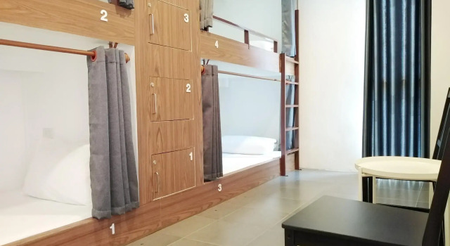Кровать в общем номере с 6 комнатами WEE HOSTEL