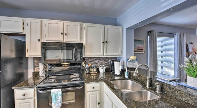 Апартаменты Relaxing Harbor Island Condo: Walk to the Beach!