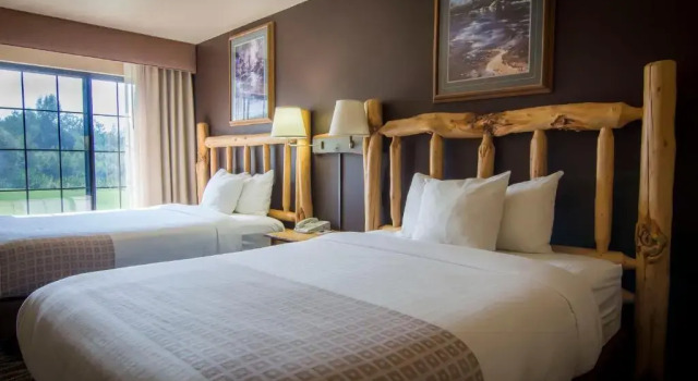 Четырёхместный номер Standard Bitterroot River Inn and Conference Center