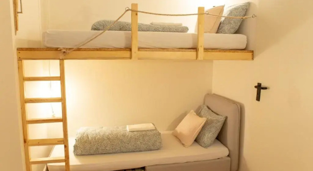 Четырёхместный номер Economy Sishaus Hostel
