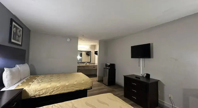Четырёхместный номер Standard Speedway Inn & Suites