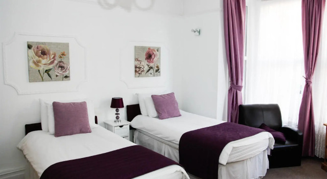 Mayview Guest House, Забронировать Гостевой дом Отели Саутгемптона с парковкой, рядом с Titanic Honour &amp; Glory Exhibition - Southampton, Парковка