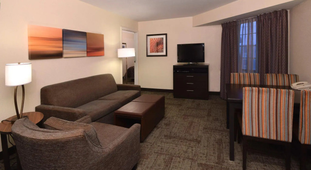 Четырёхместный люкс с 2 комнатами Staybridge Suites - Cincinnati North by IHG