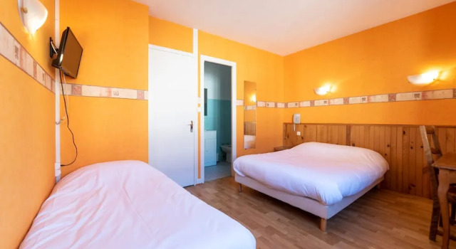 Трёхместный семейный номер Standard Hôtel Du Cygne