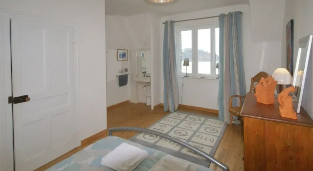 Luxurious Villa in Locquirec With Terrace, Забронировать Вилла Отели Finistère с парковкой, Парковка