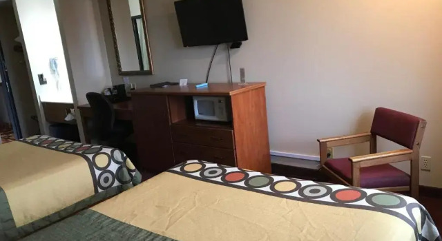 Четырёхместный номер Standard Heartland Hotel & Suites