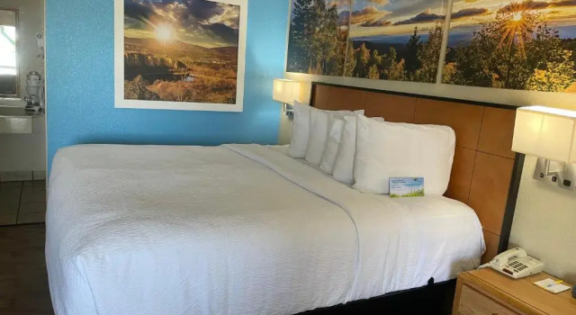 Номер Standard Days Inn by Wyndham Lexington