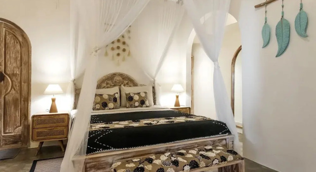 Madeira Javanese Joglo, Jimbaran, Забронировать Вилла Коттеджи Джимбарана, рядом с Sundara Beach Club, Коттедж