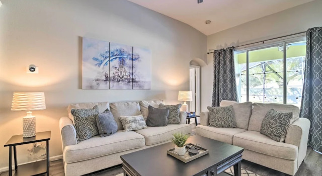 5 Mi to Disney World: Retreat w/ Pool & Lanai!, Rezerwuj Willa Hotele w Kissimmee z parkingiem, Parking