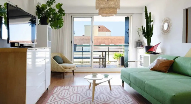 3 Bedrooms Hypercenter Terrace and Parking