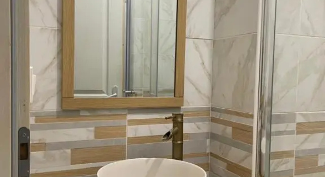 Chambre , 1 lit double et 1 lit simple, Забронировать Отель Отели Ле-Ман с парковкой, рядом с Антаре, Парковка