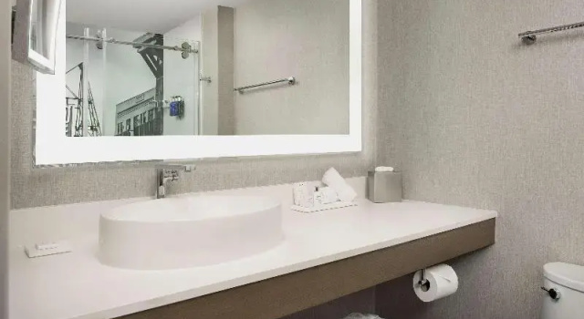 Четырёхместный номер Standard Radisson Blu Fargo