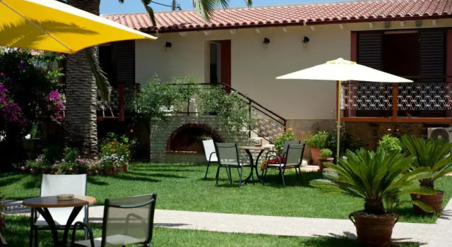Студия Nikolas Suites